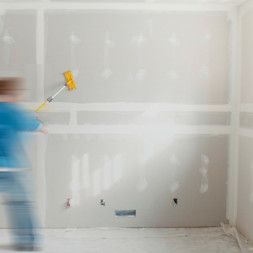 Покраска стены вместе с подготовкой